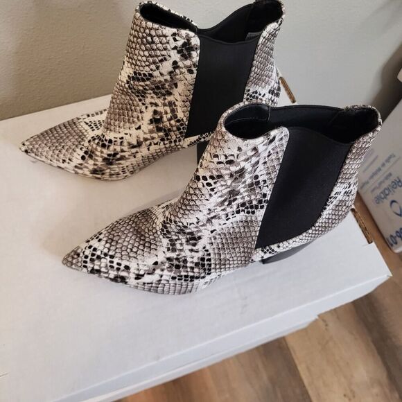 Lulus Snakeskin Chelsea Ankle Boots Women's 10 Booties 3" Heel Elastic Ankle - Picture 4 of 8